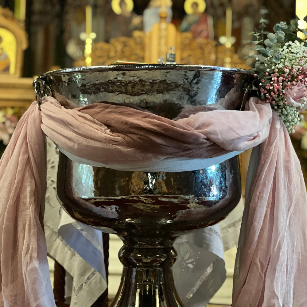 Στολισμός κολυμπήθρας για κορίτσι με υφάσματα και γυψοφίλη