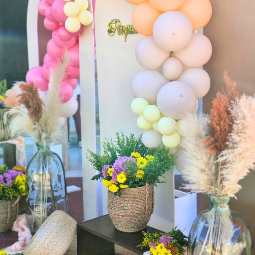 Στολισμός βάπτισης για κορίτσι με πολύχρωμα μπαλόνια