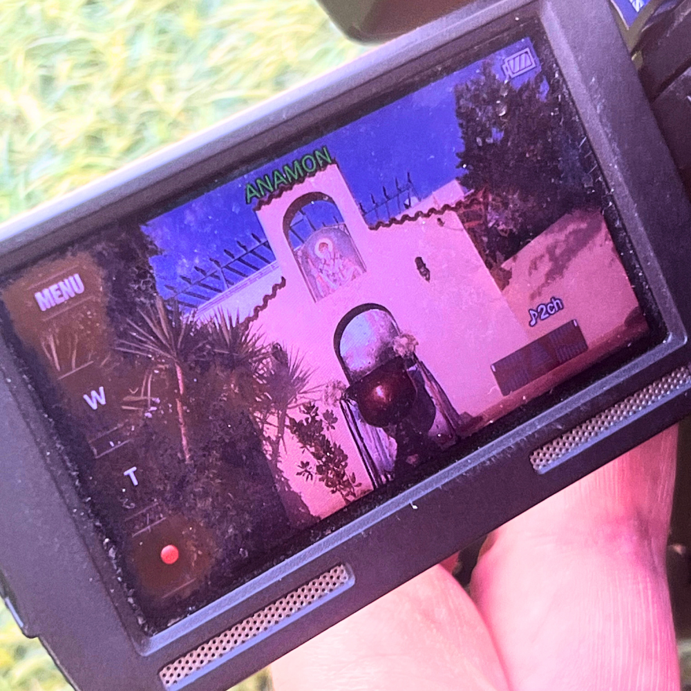 Διακόσμηση κολυμπήθρας για αγόρι με υφάσματα και μπουκέτο λουλουδιών