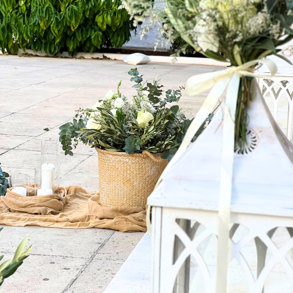 Στολισμός εκκλησίας για γάμο με ελιά