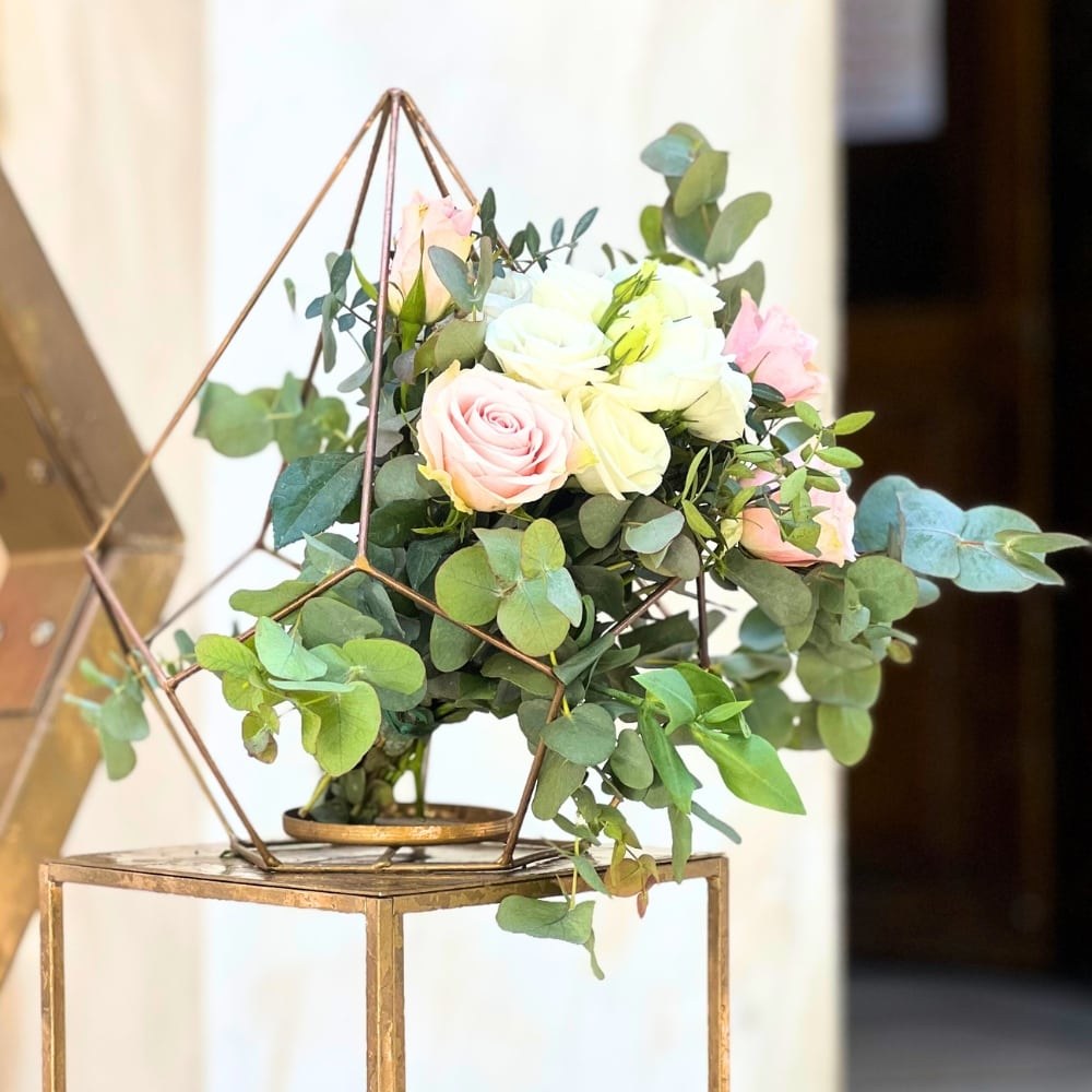 Ρομαντικός στολισμός βάπτισης για κορίτσι με το πολύγωνο