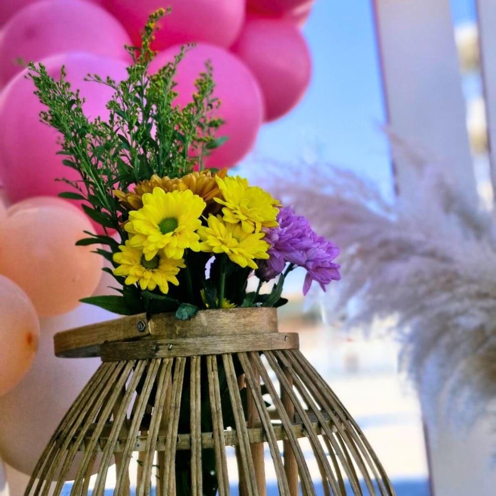 Στολισμός βάπτισης για κορίτσι με πολύχρωμα μπαλόνια