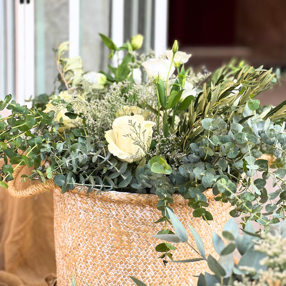 Στολισμός εκκλησίας για γάμο με ελιά