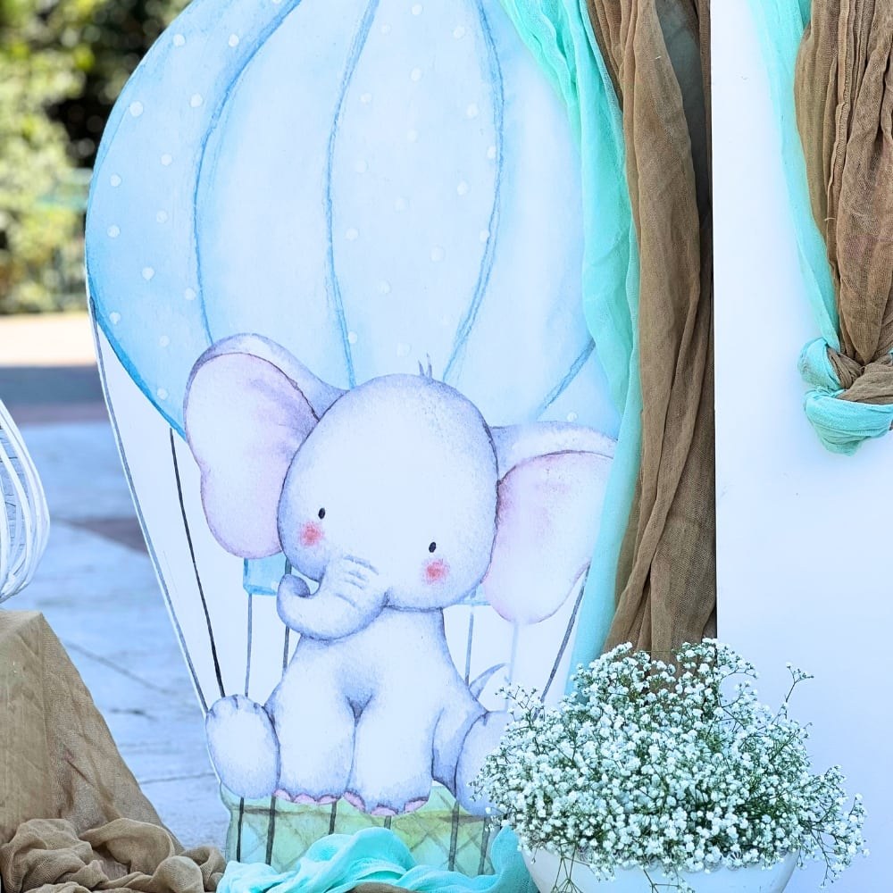 Στολισμός βάπτισης για αγόρι με θέμα το αερόστατο και το ελεφαντάκι