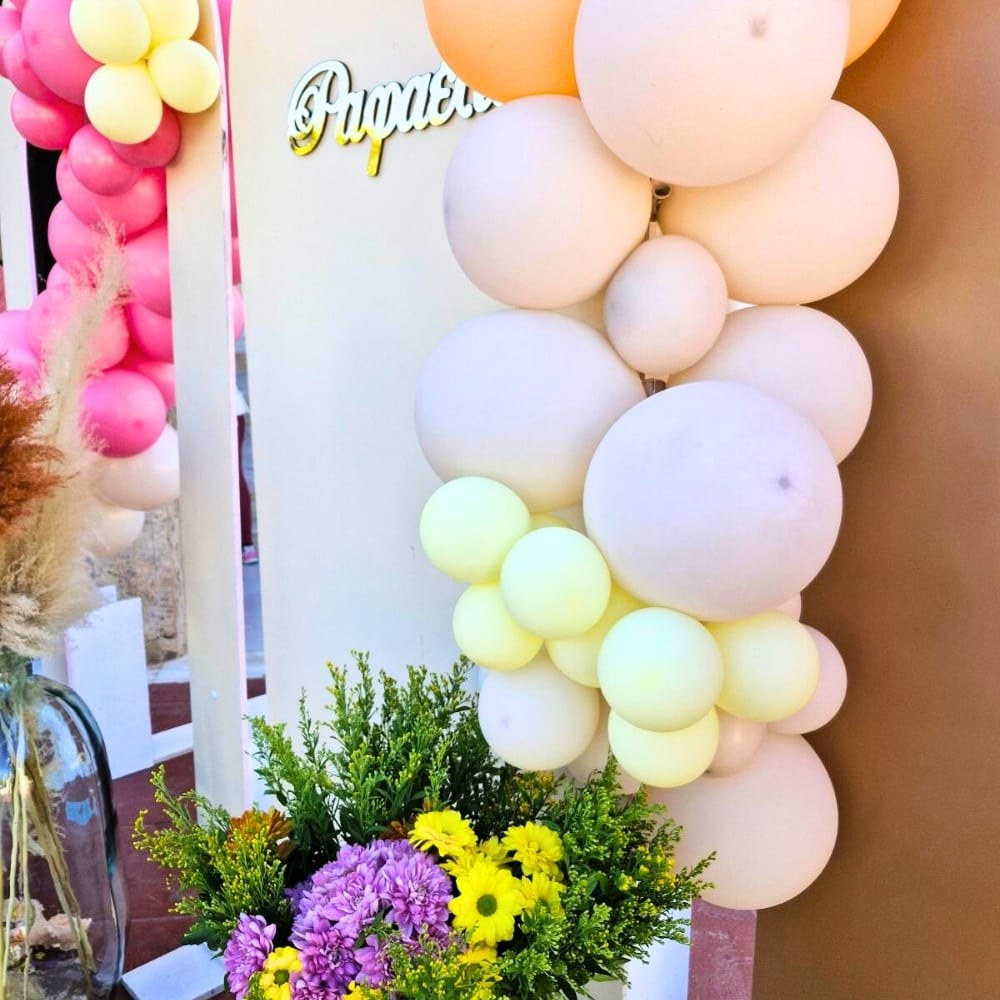 Στολισμός βάπτισης για κορίτσι με πολύχρωμα μπαλόνια