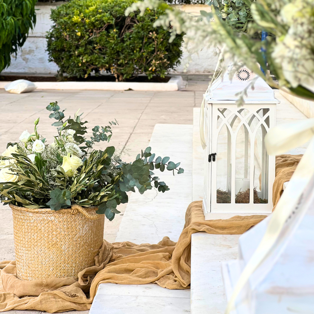 Στολισμός εκκλησίας για γάμο με ελιά