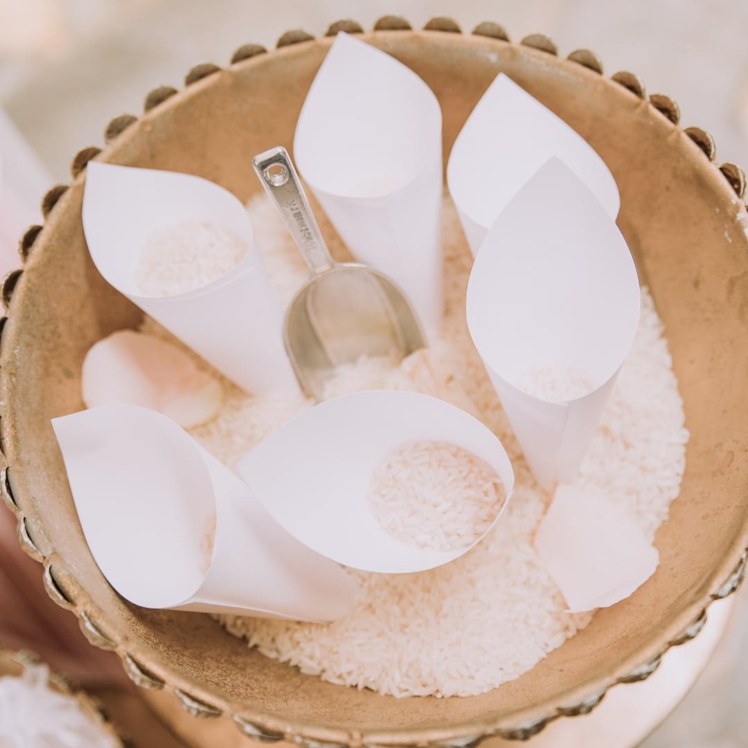 Ρομαντικός στολισμός εκκλησίας για γάμο