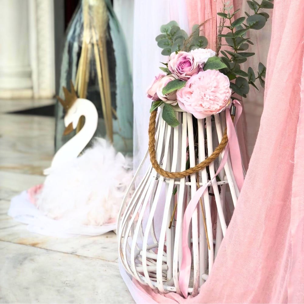 Στολισμός βάπτισης για κορίτσι με θέμα τον κύκνο