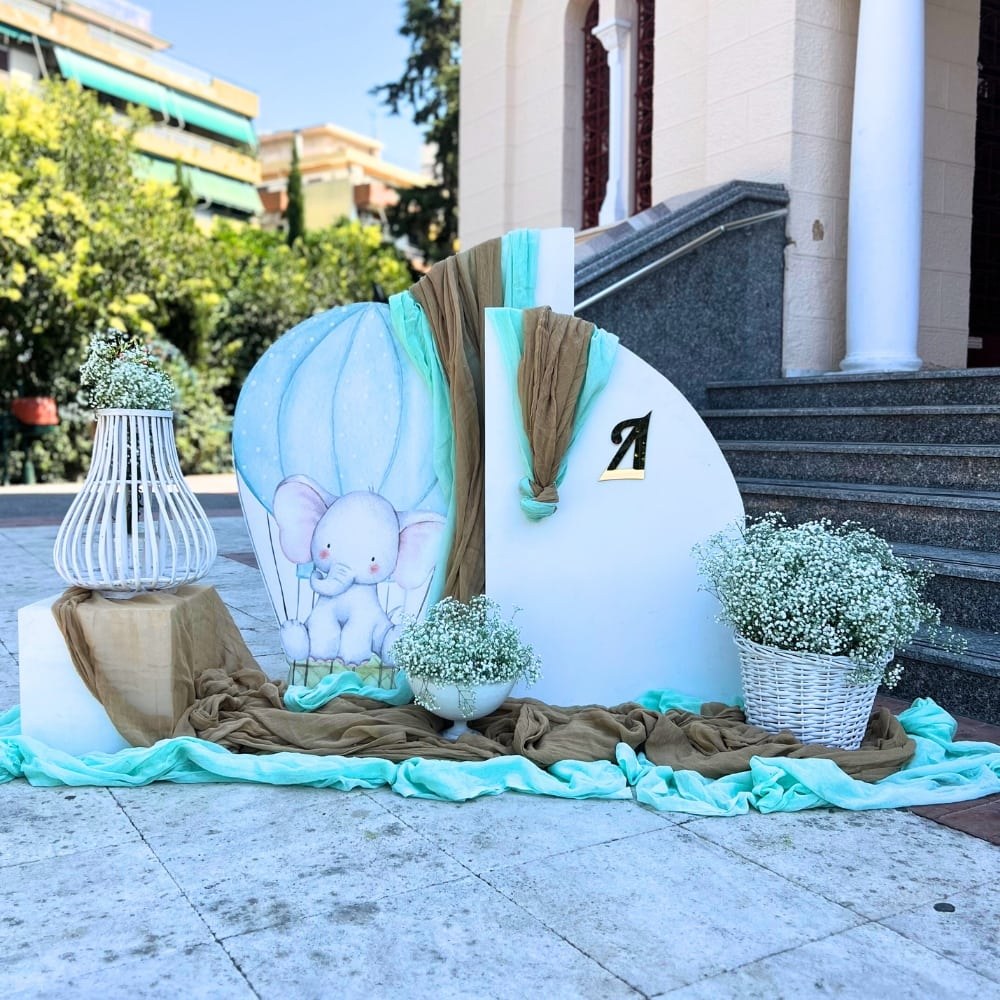 Στολισμός βάπτισης για αγόρι με θέμα το αερόστατο και το ελεφαντάκι