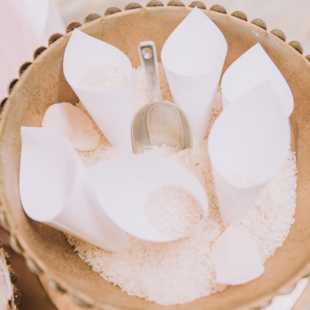 Ρομαντικός στολισμός εκκλησίας για γάμο