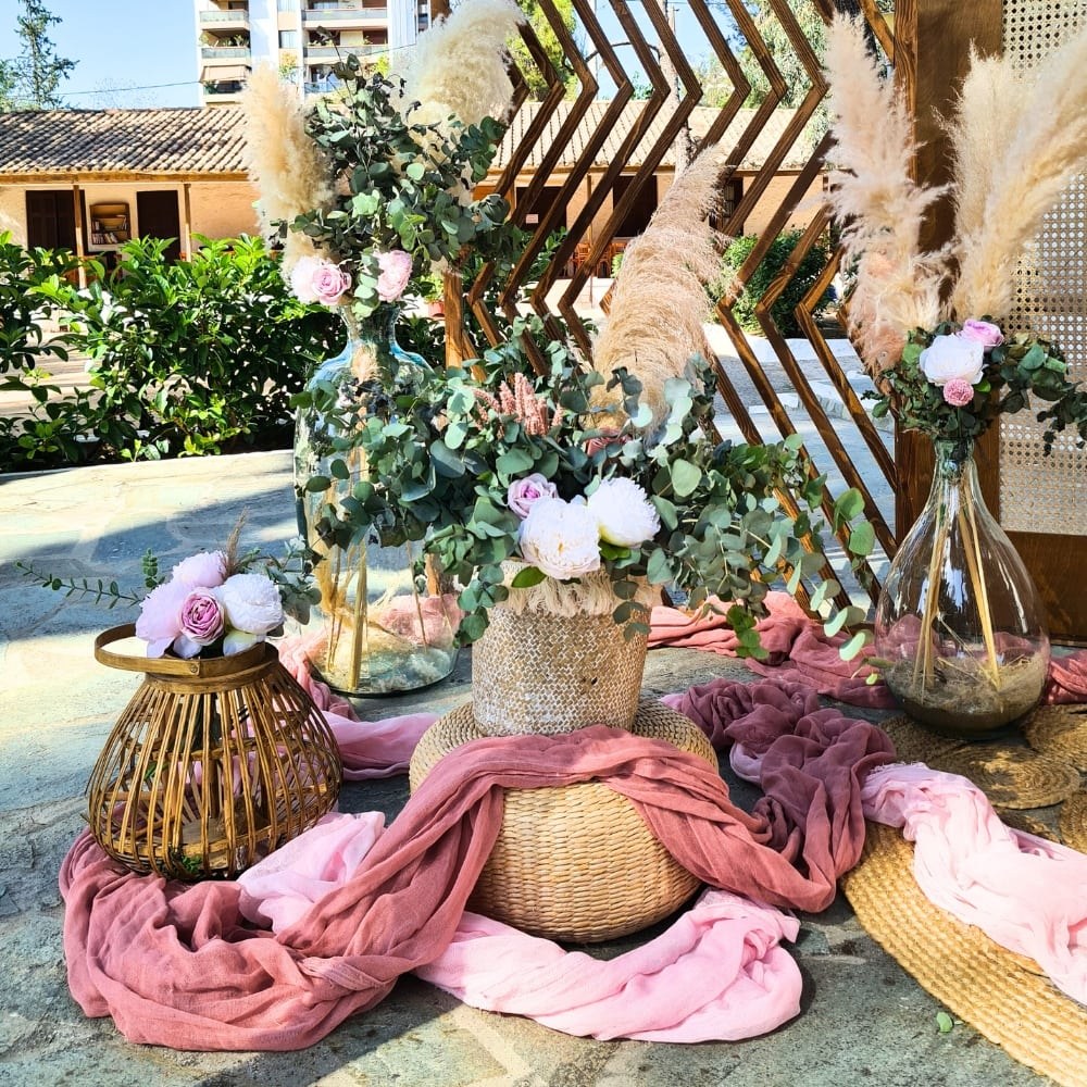 Boho στολισμός βάπτισης με θέμα το ουράνιο τόξο