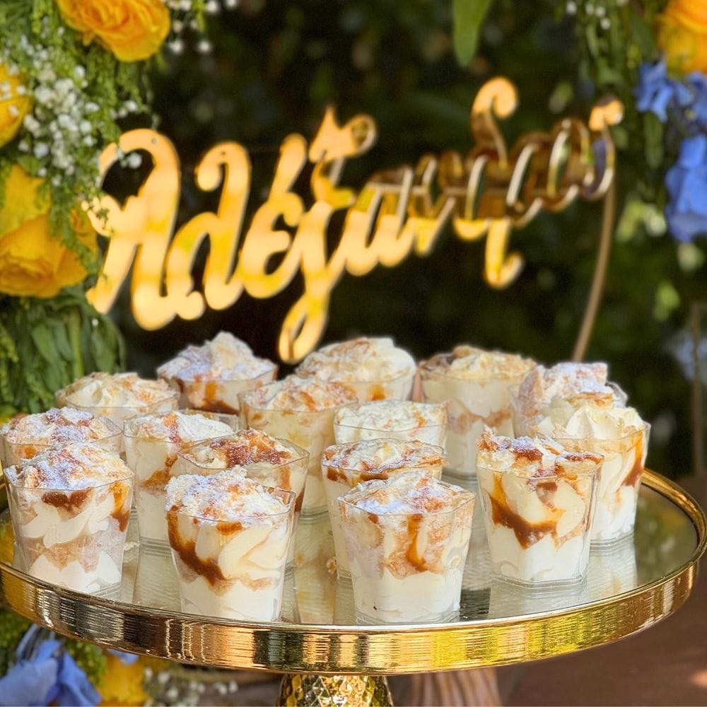 Candy bar βάπτισης με λουλούδια για βάπτιση αγοριού