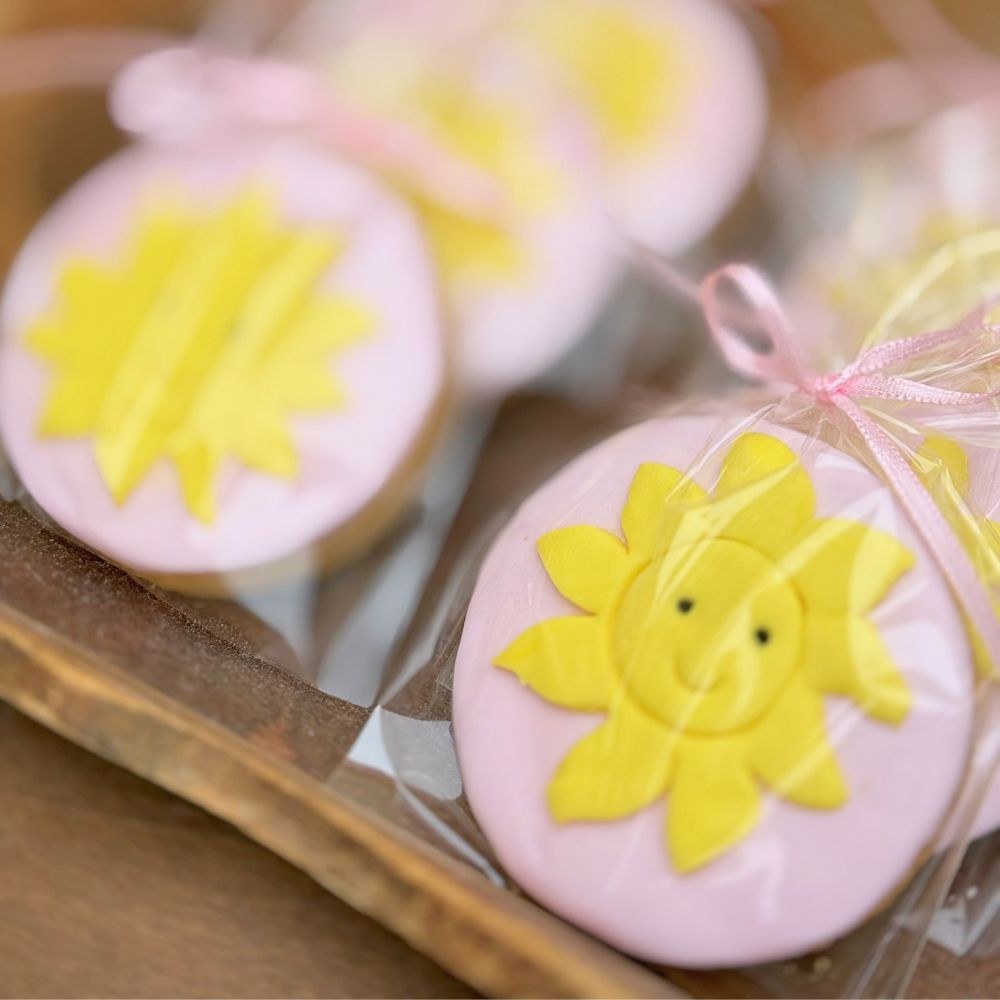 Candy bar βάπτισης για κορίτσι με θέμα τον ήλιο