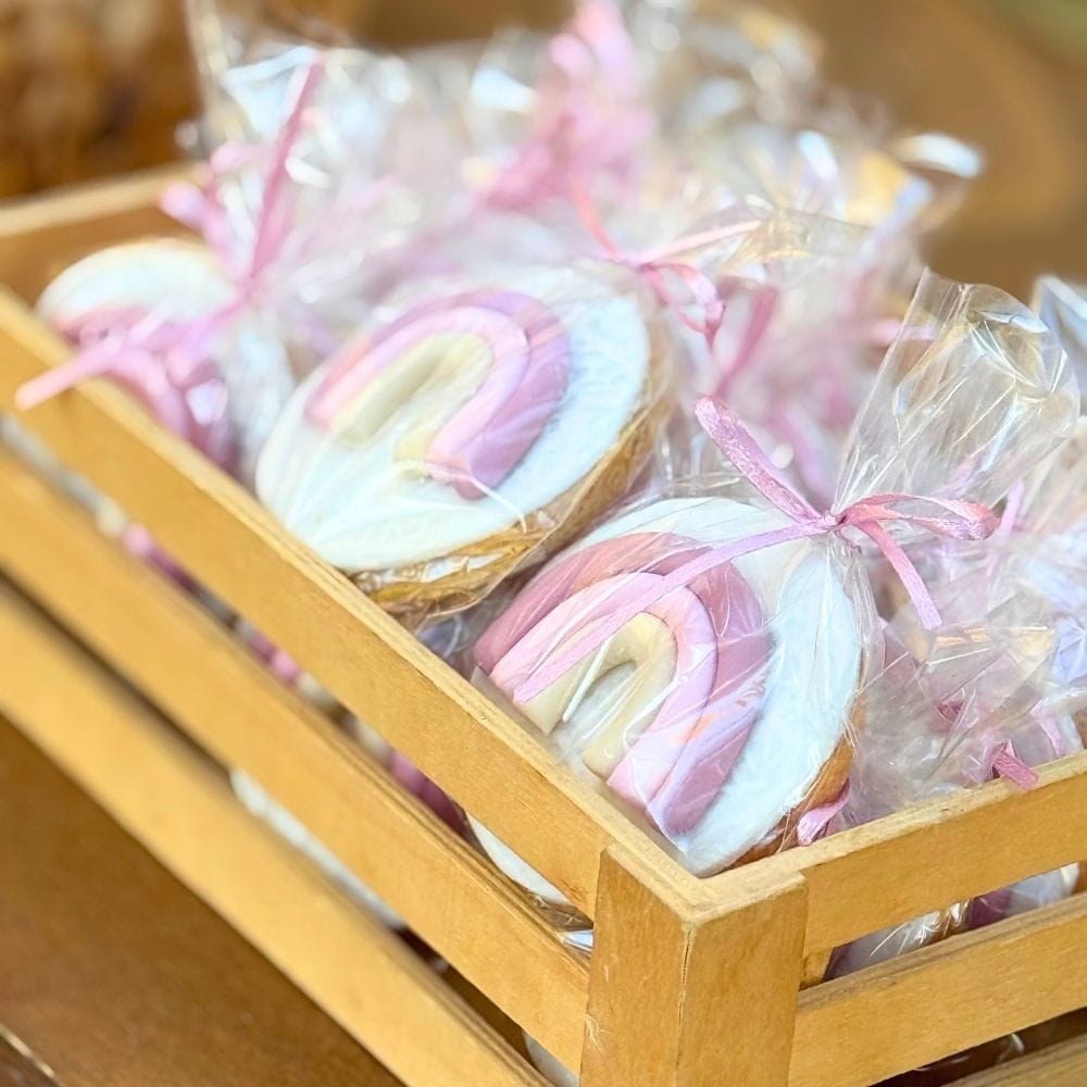 Candy bar βάπτισης για κορίτσι με θέμα το ουράνιο τόξο