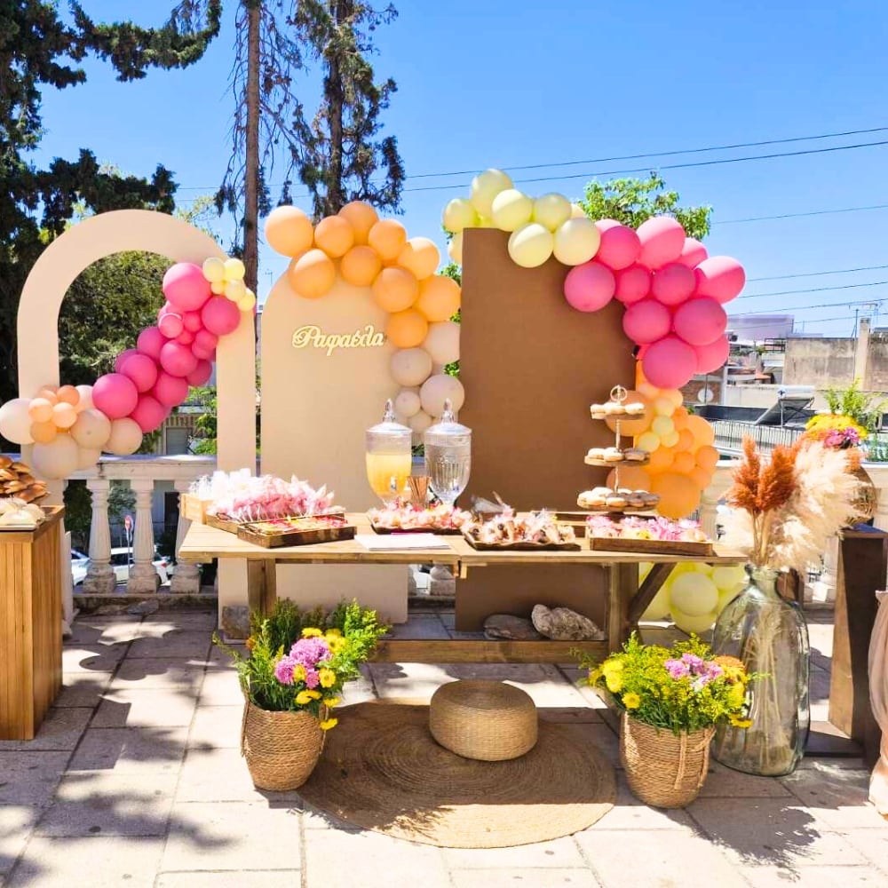 Candy bar βάπτισης για κορίτσι με πολύχρωμα μπαλόνια