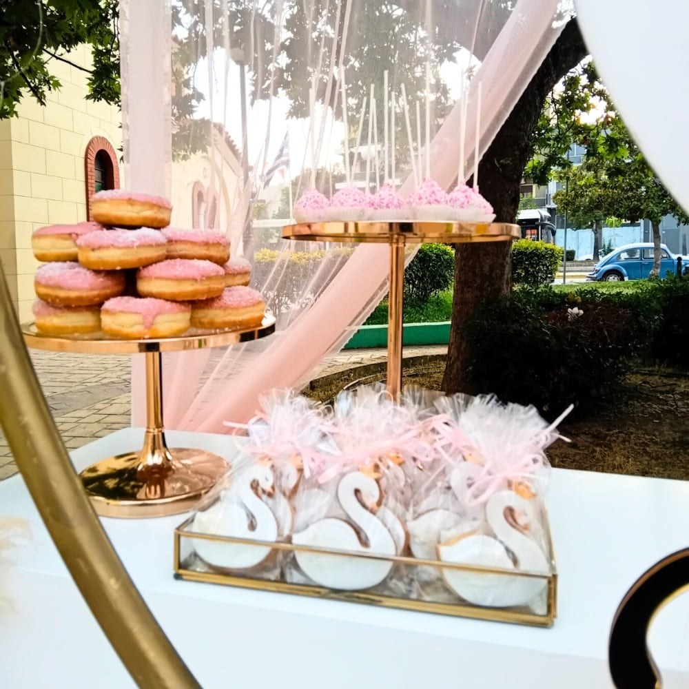 Candy bar βάπτισης για κορίτσι με θέμα τον κύκνο