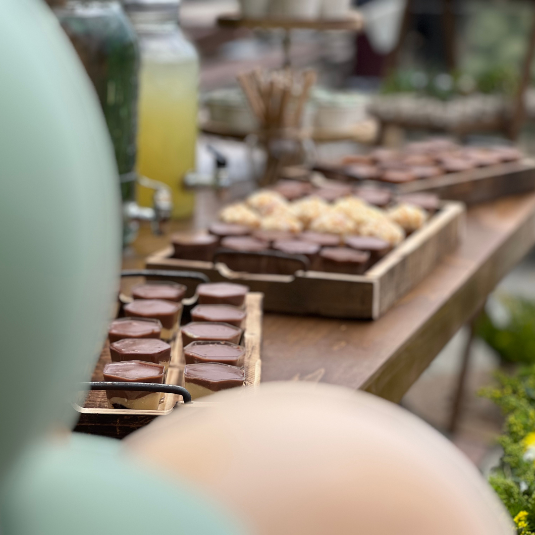 Candy bar βάπτισης για αγόρι με λουλούδια και μπαλόνια