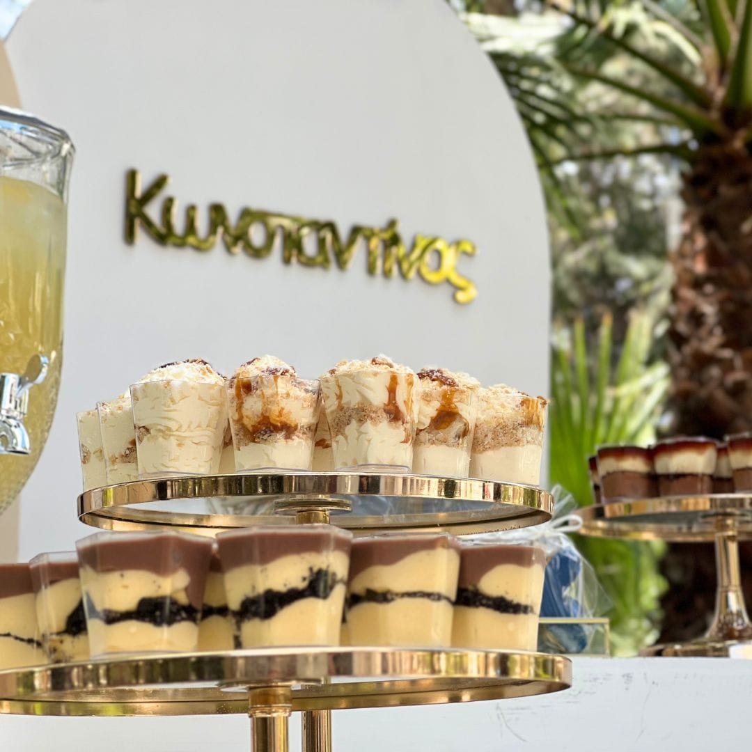 Candy bar βάπτισης με χρυσό και royal blue