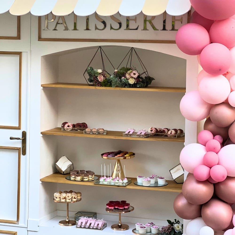 Candy bar βάπτισης για κορίτσι με γαλλικο patisserie και καρότσι παγωτού
