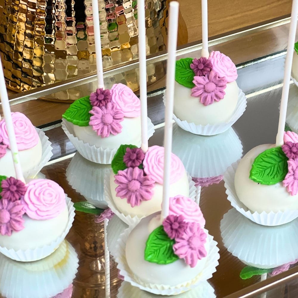 Candy bar βάπτισης για κορίτσι με γαλλικο patisserie και καρότσι παγωτού