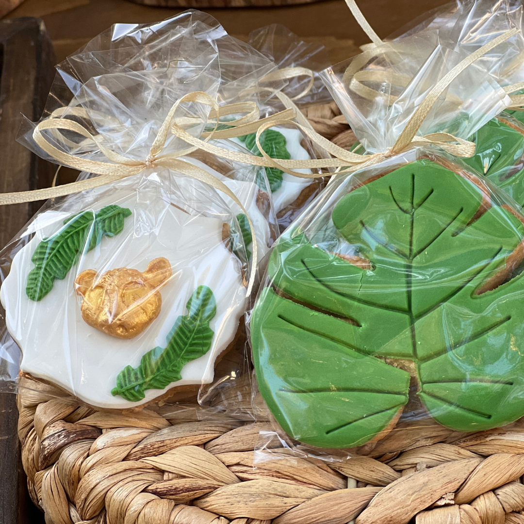 Candy bar βάπτισης με μπαλόνια και ζώα της ζούγκλας