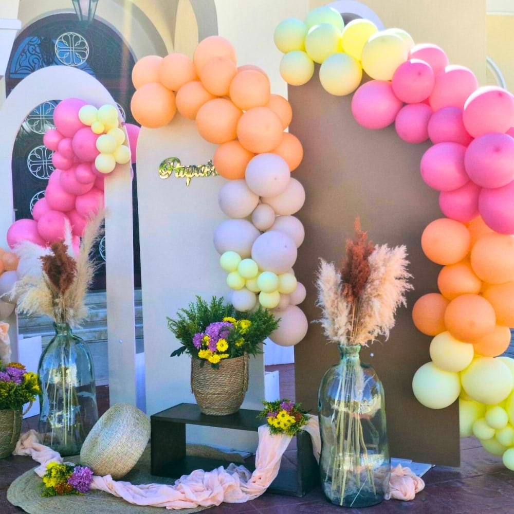 Στολισμός βάπτισης για κορίτσι με πολύχρωμα μπαλόνια
