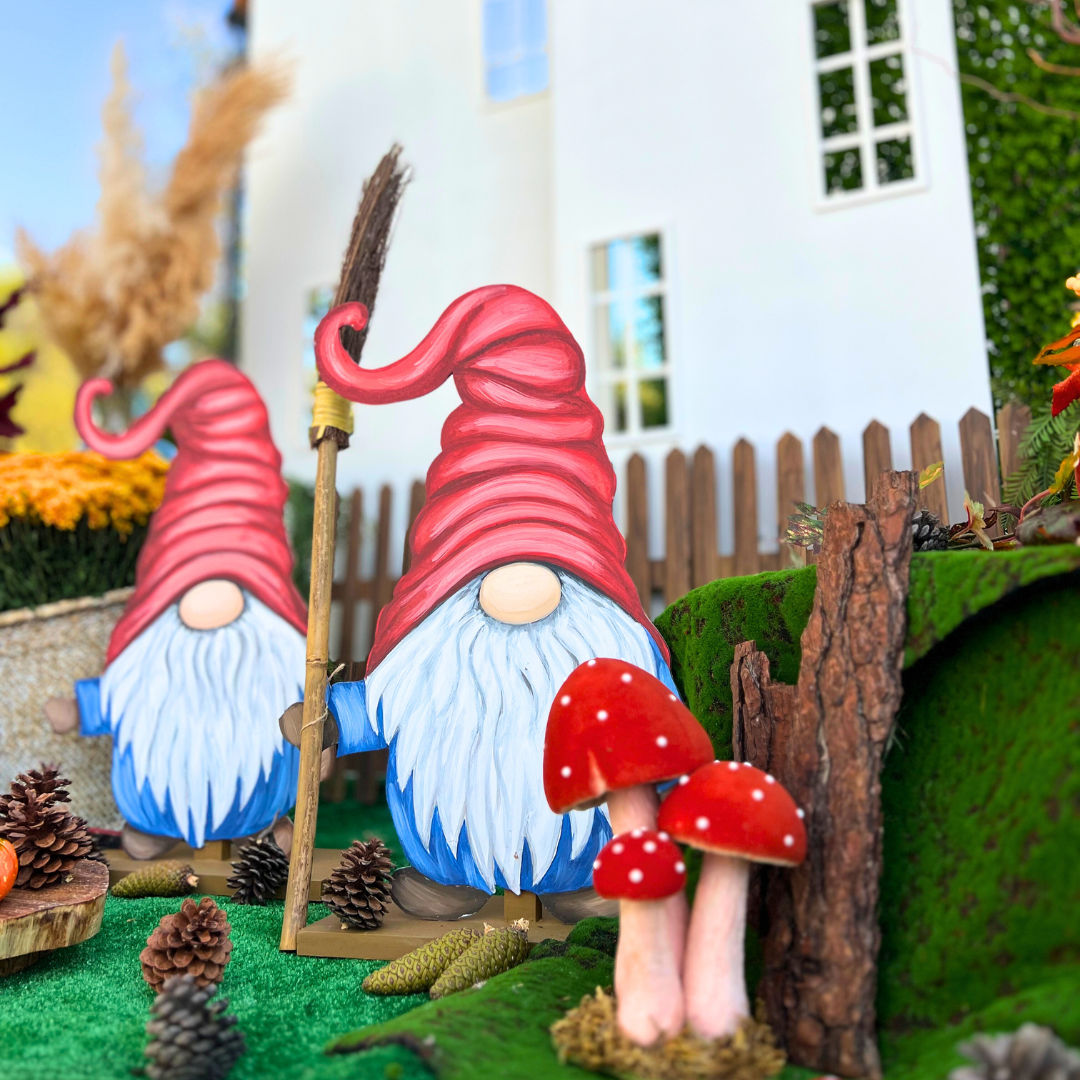 Φθινοπωρινός στολισμός βάπτισης με νάνους και κολοκύθες