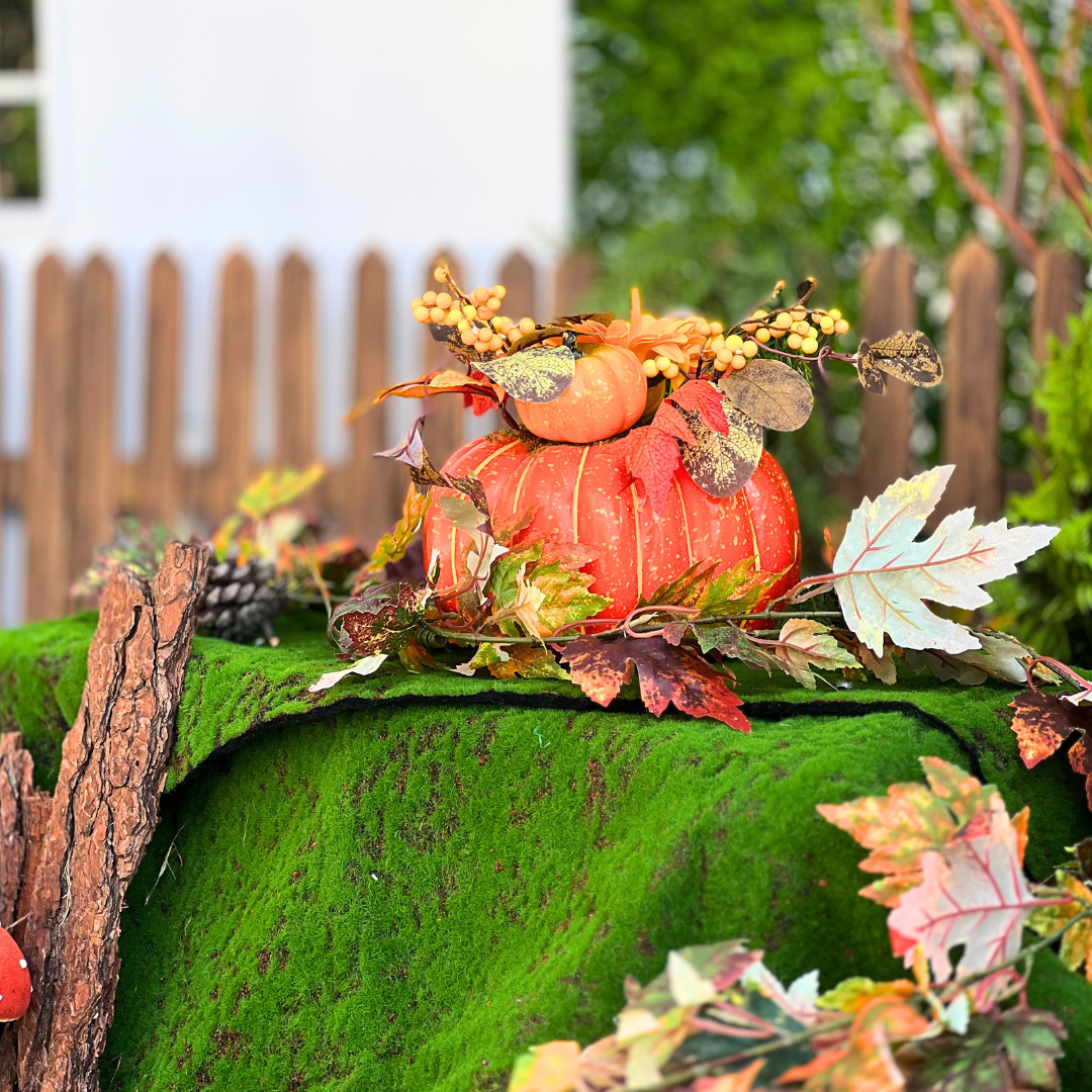 Φθινοπωρινός στολισμός βάπτισης με νάνους και κολοκύθες