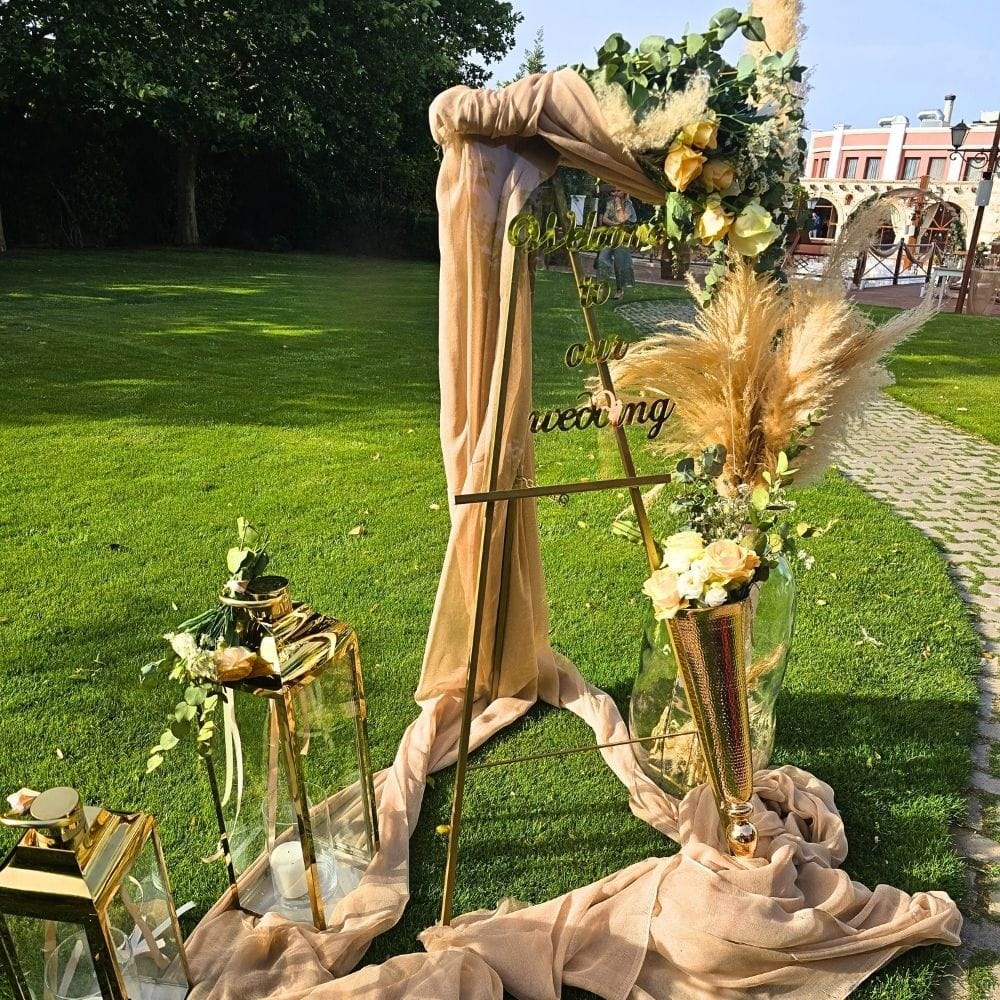Ρομαντικός στολισμός γάμου σε κτήμα