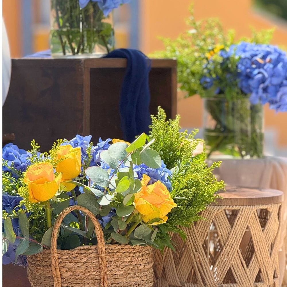 Στολισμός βάπτισης με λουλούδια για βάπτιση αγοριού