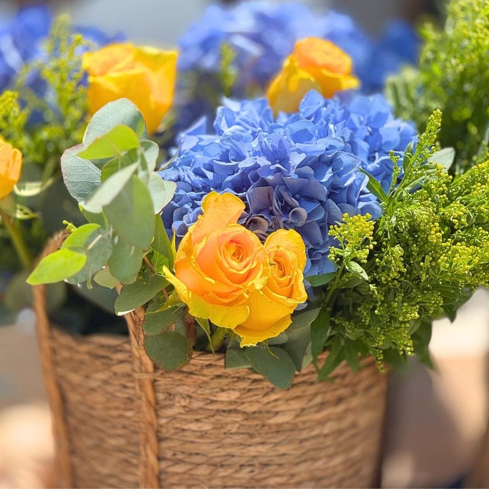 Στολισμός βάπτισης με λουλούδια για βάπτιση αγοριού