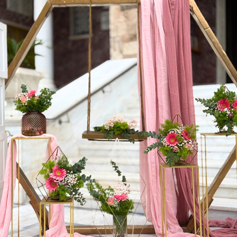 Στολισμός βάπτισης για κορίτσι με θέμα άμαξα-κορώνα