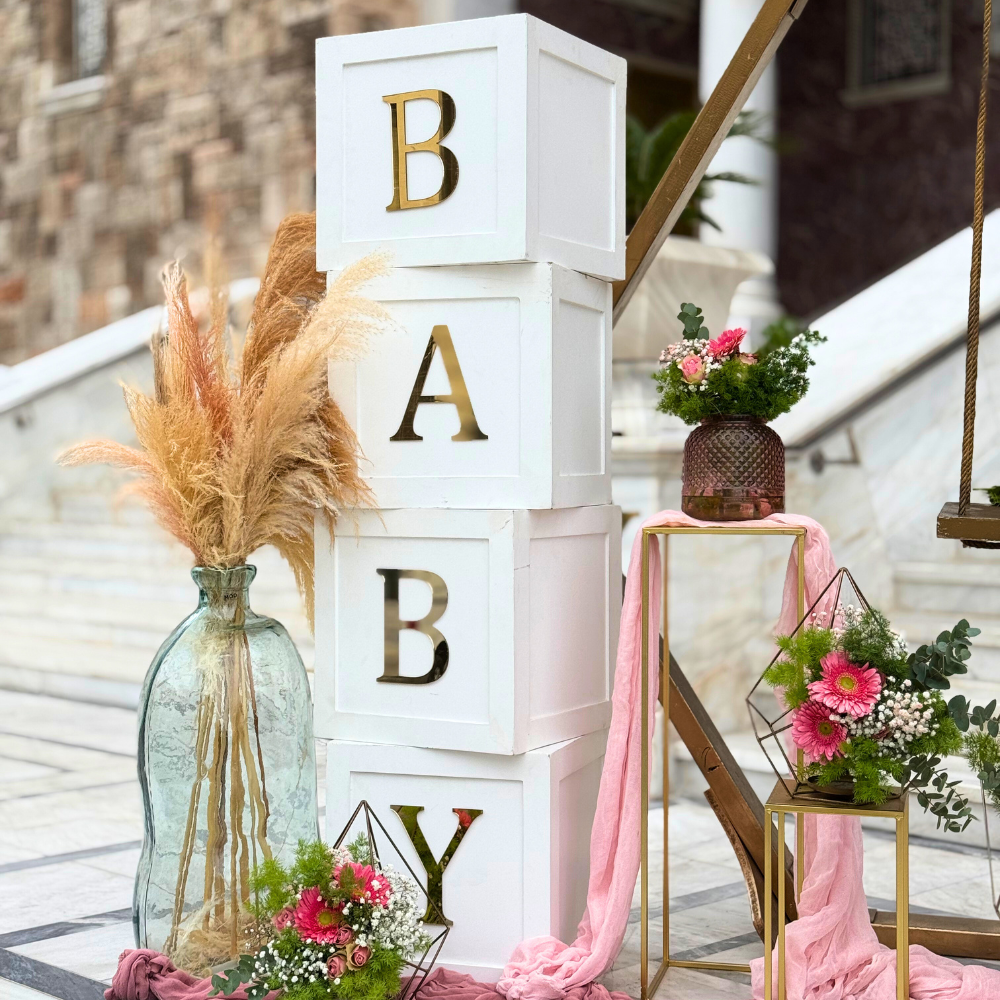 Στολισμός βάπτισης για κορίτσι με θέμα άμαξα-κορώνα