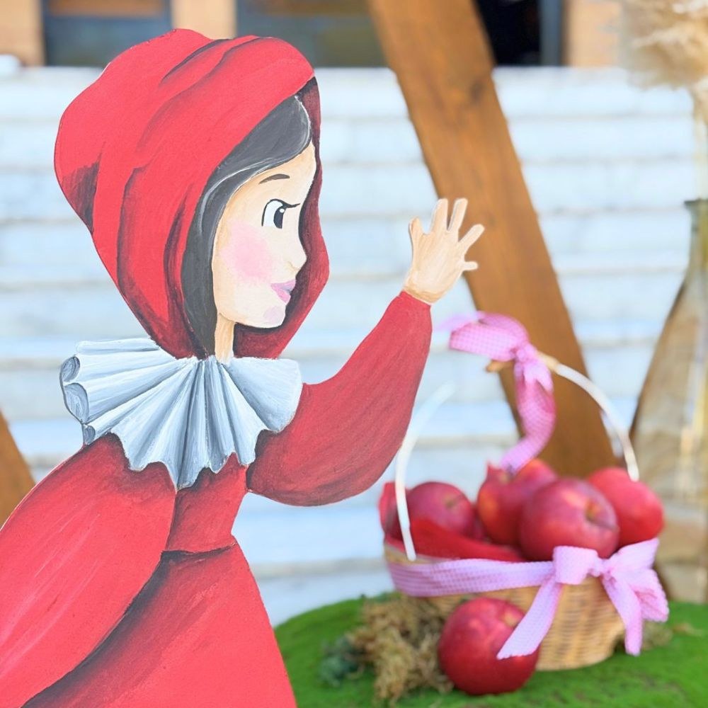 Στολισμός βάπτισης για κορίτσι με θέμα την Κοκκινοσκουφίτσα