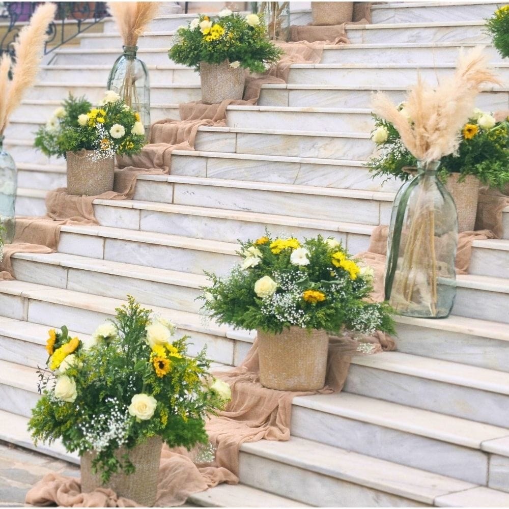 Στολισμός γάμου και βάπτισης με λουλούδια και ζώα της ζούγκλας