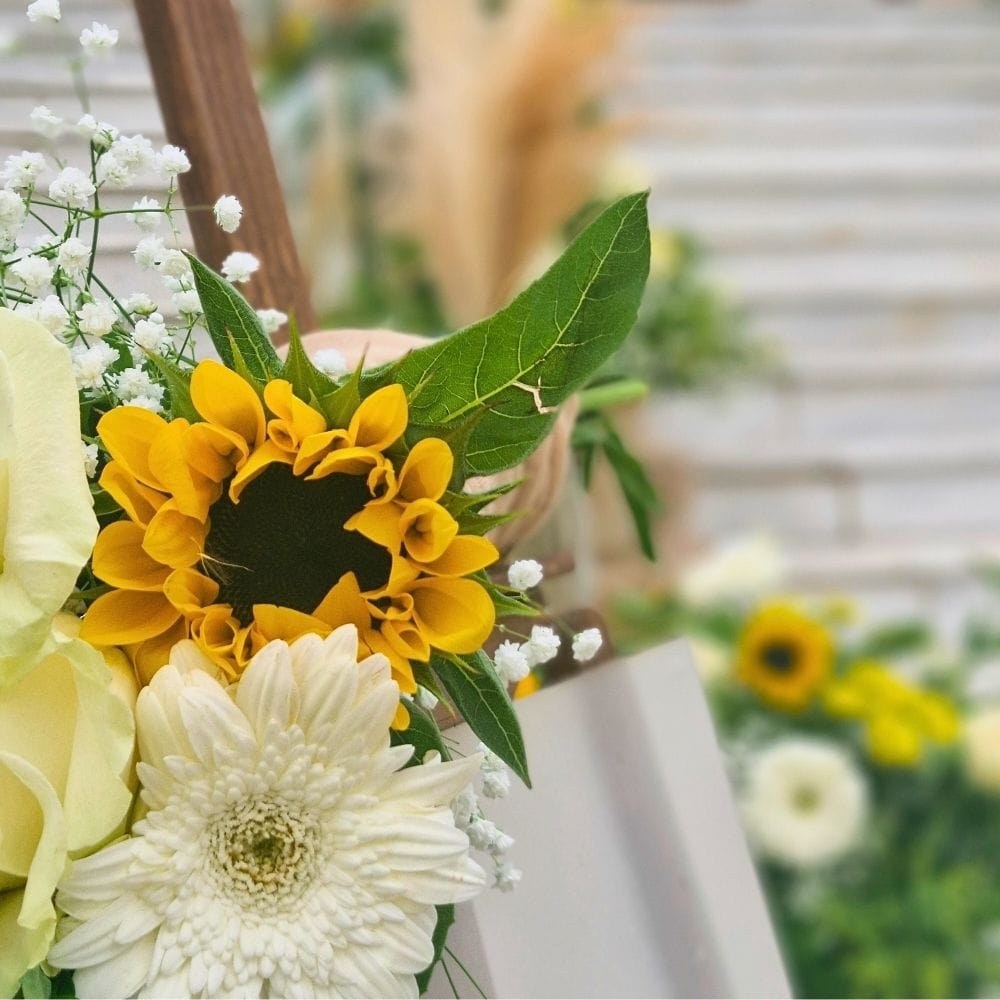 Στολισμός γάμου και βάπτισης με λουλούδια και ζώα της ζούγκλας