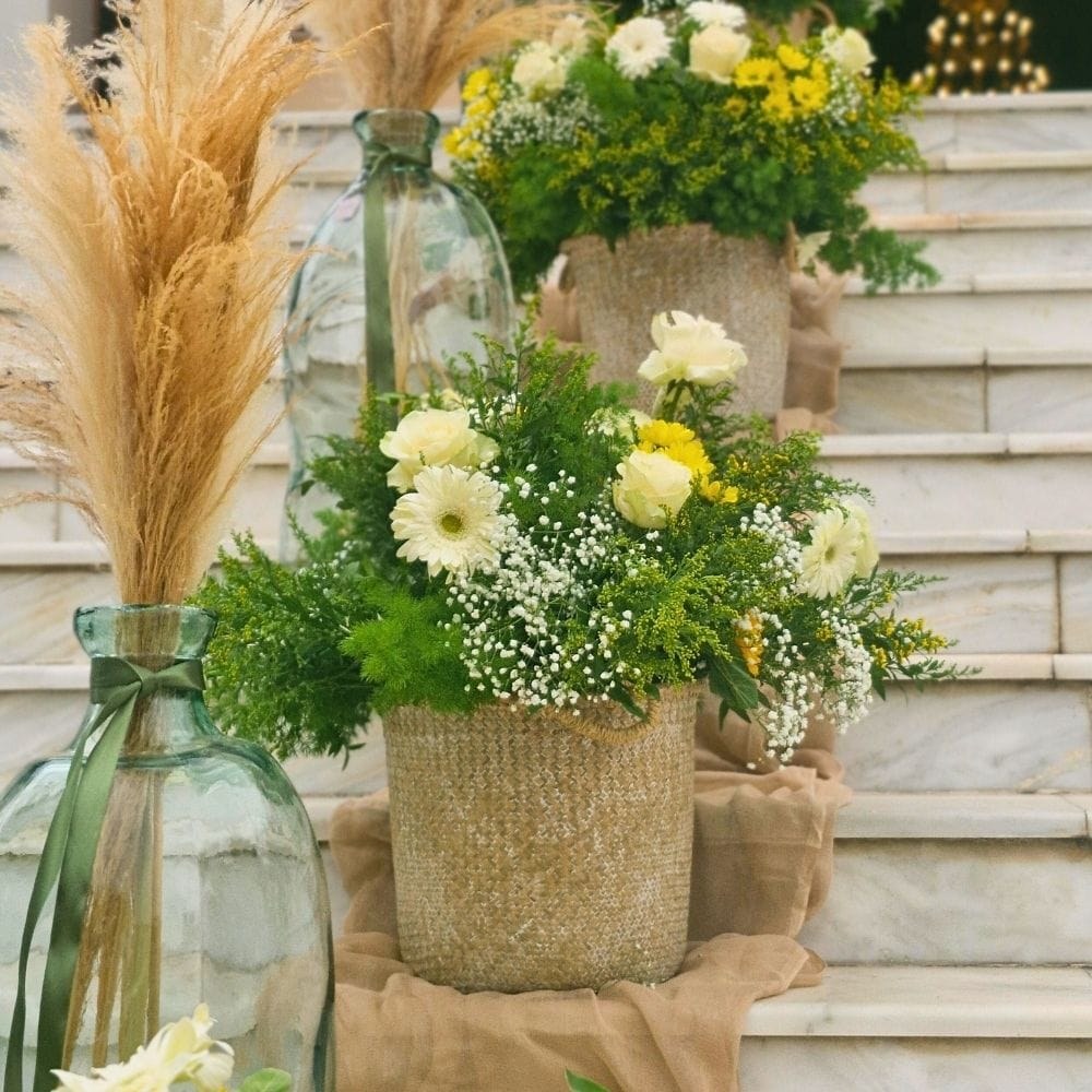 Στολισμός γάμου και βάπτισης με λουλούδια και ζώα της ζούγκλας