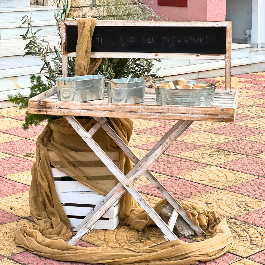 Σταντ ρυζιού για διακόσμηση γάμου με θέμα ελιά