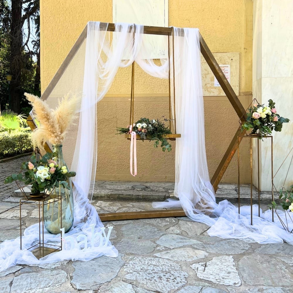 Ρομαντικός στολισμός βάπτισης για κορίτσι με το πολύγωνο