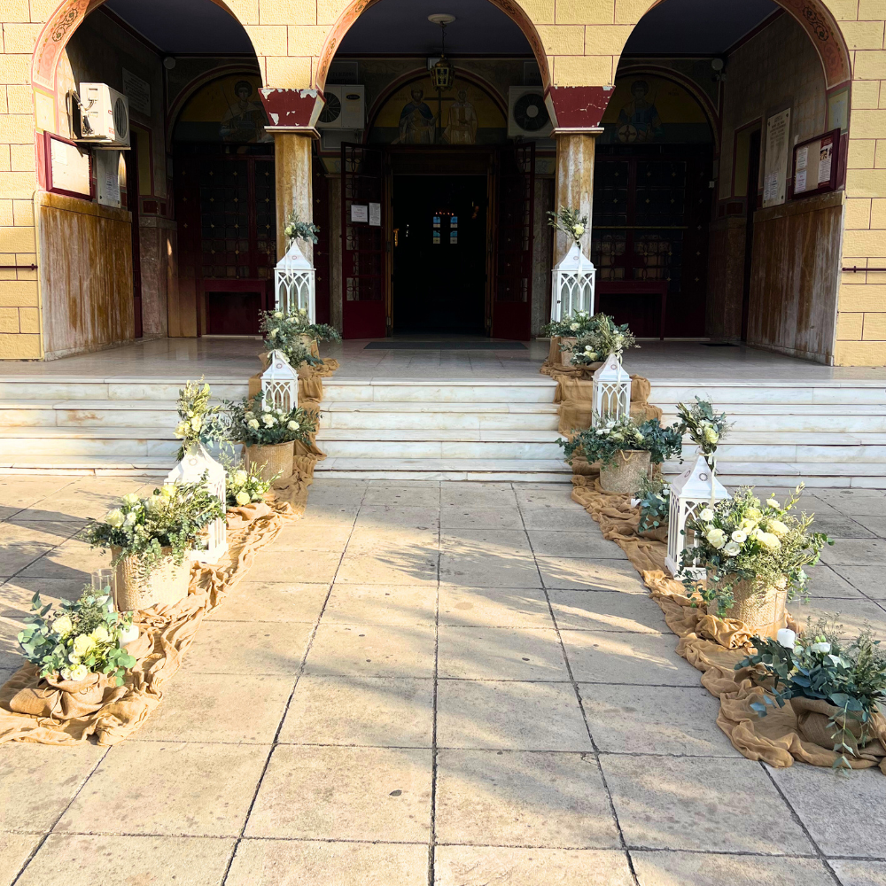 Στολισμός εκκλησίας για γάμο με ελιά