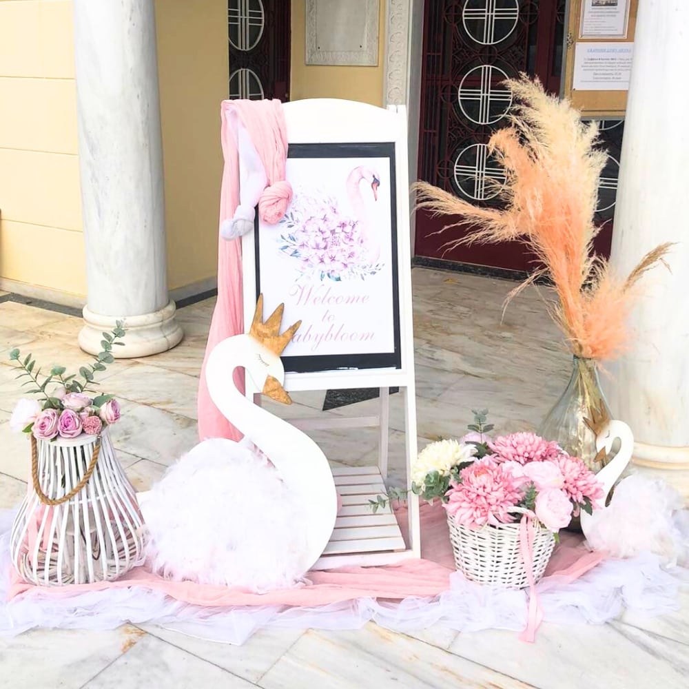 Στολισμός βάπτισης για κορίτσι με θέμα τον κύκνο