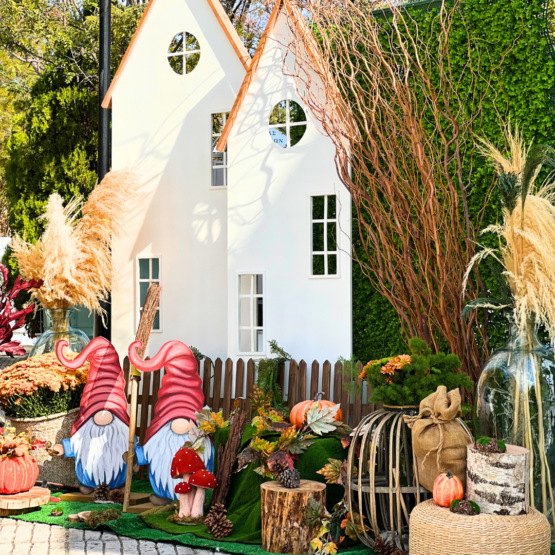 Φθινοπωρινός στολισμός βάπτισης με νάνους και κολοκύθες