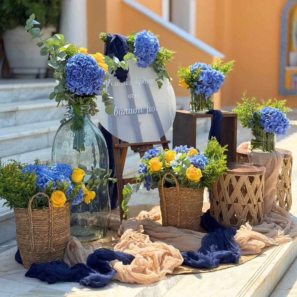 Στολισμός βάπτισης με λουλούδια για βάπτιση αγοριού