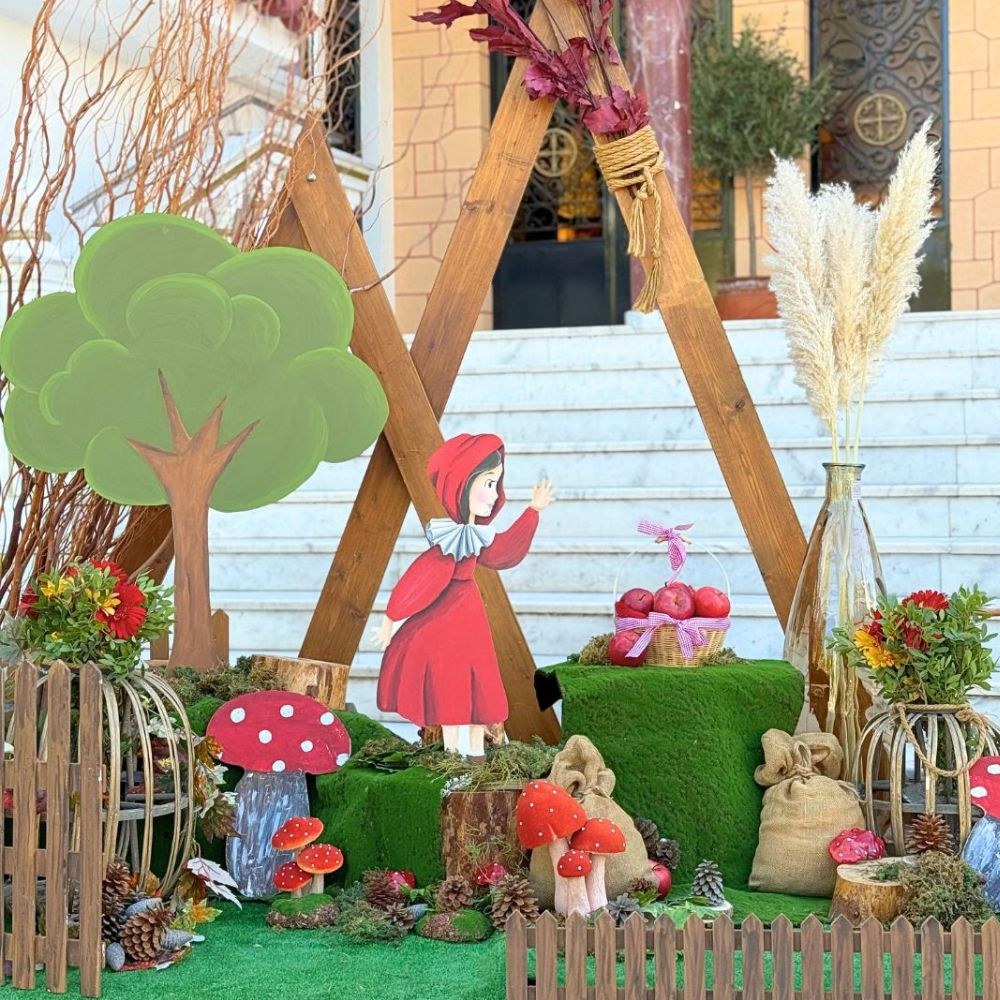 Στολισμός βάπτισης για κορίτσι με θέμα την Κοκκινοσκουφίτσα