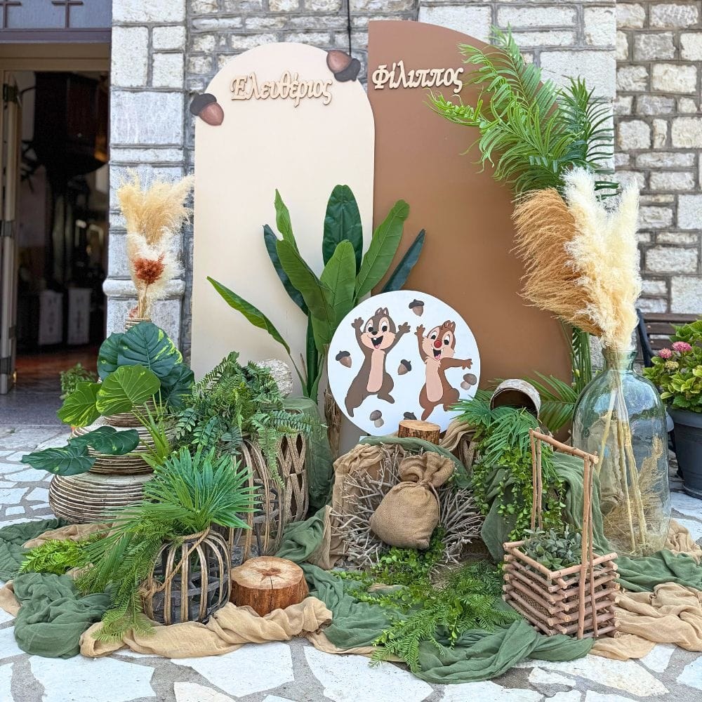 Στολισμός βάπτισης για δίδυμα με θέμα τα σκιουράκια