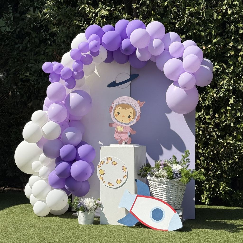 Στολισμός βάπτισης για κορίτσι με θέμα αστροναύτισσα