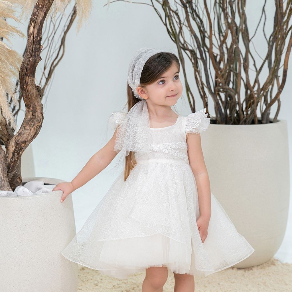 Βαπτιστικά Ρούχα Κορίτσι Stova Bambini SS26: Η Συλλογή που Μεταμορφώνει το Μυστήριο σε Editorial Μόδας