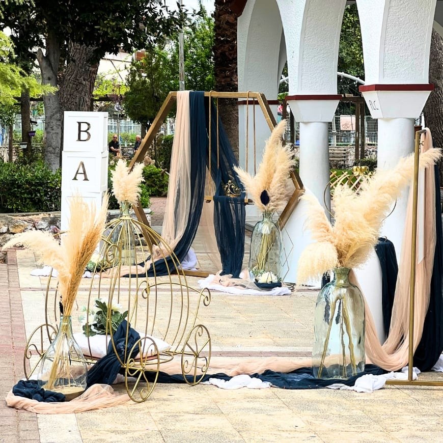 Στολισμός βάπτισης για αγόρι με θέμα “άμαξα – κορώνα”