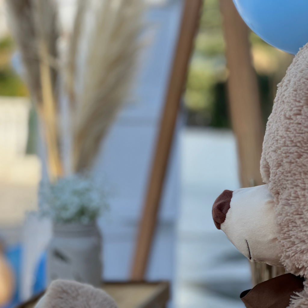 Στολισμός βάπτισης με μπαλόνια και αρκουδάκια