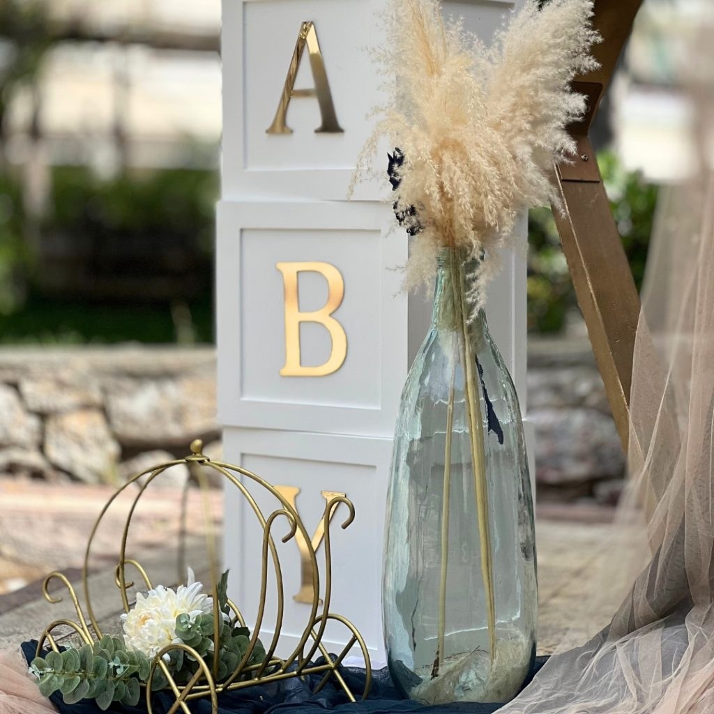 στολισμός βάπτισης για αγόρι με θέμα την κορώνα και την άμαξα